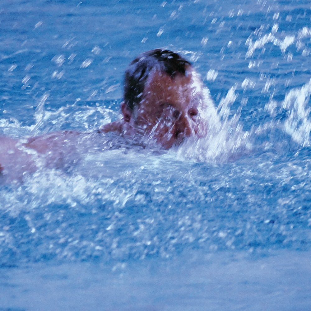 Schwimmer im Wasser beim Schwimmfest